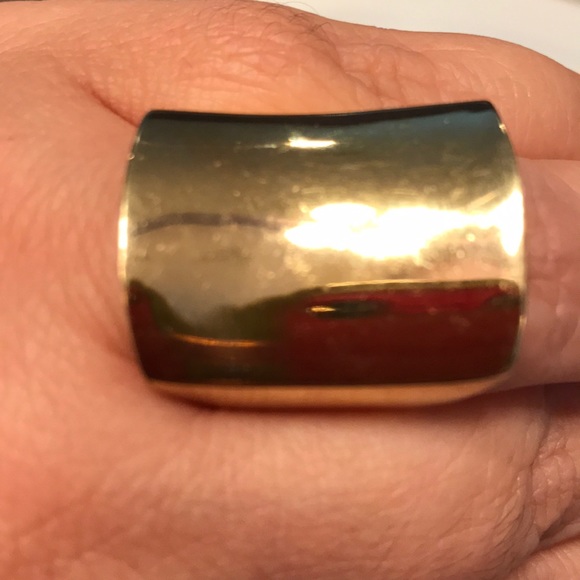 Gold statement ring - Picture 2 of 3